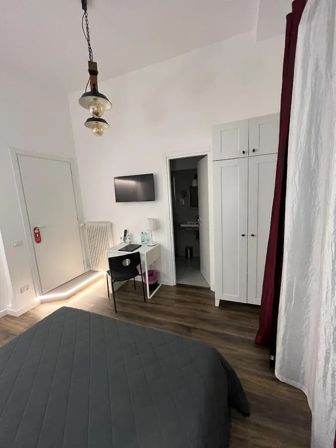 *** Nocleg ze śniadaniem Domus Flavia B&B Rzym Włochy